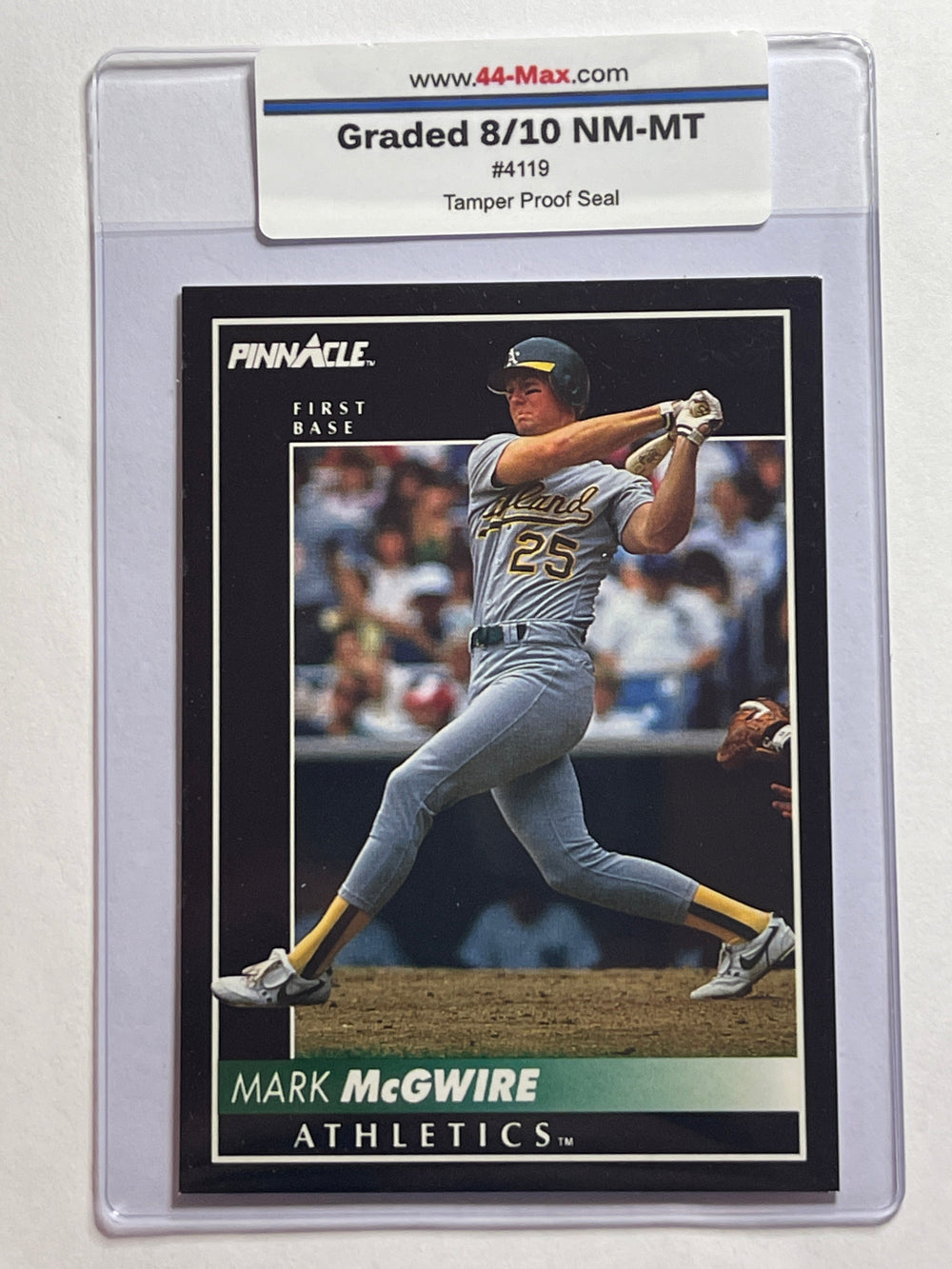 Mark McGwire 1992 Pinnacle Baseball Card. 44-Max 8/10 Mint #4119