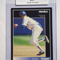 Robin Yount 1992 Pinnacle Baseball Card. 44-Max 8/10 NM-MT #4137